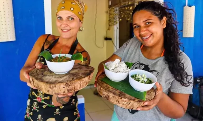Almoço na sombra da árvore em Caetanos
